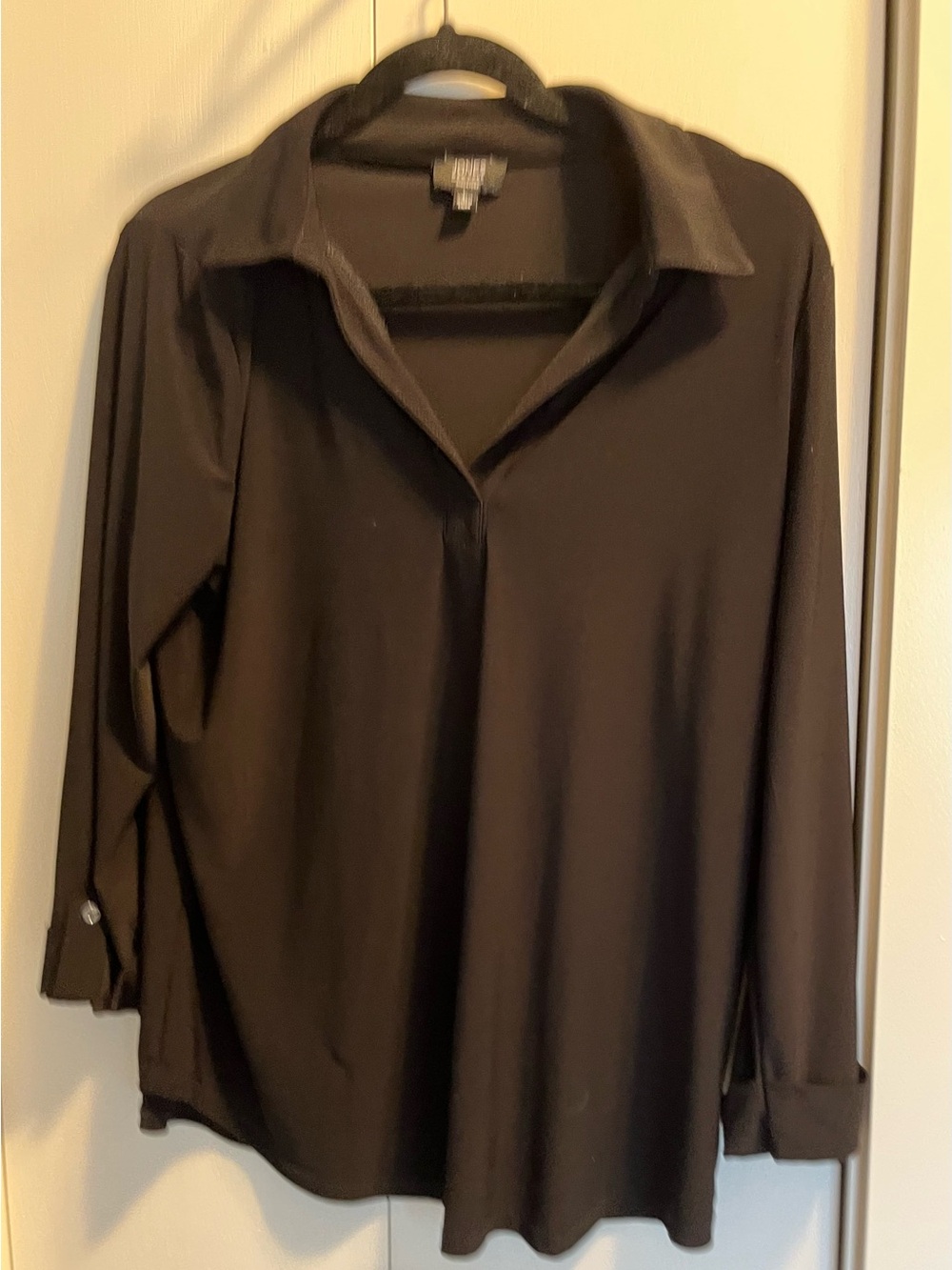 Jones New York Black Long-Sleeve Collar V-Neck Top